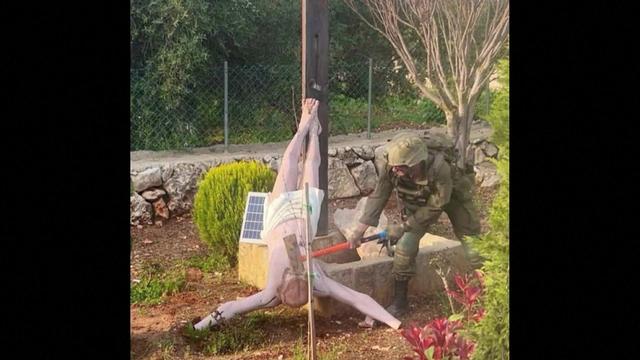 Izraelski vojnik čekićem razbio Isusov kip